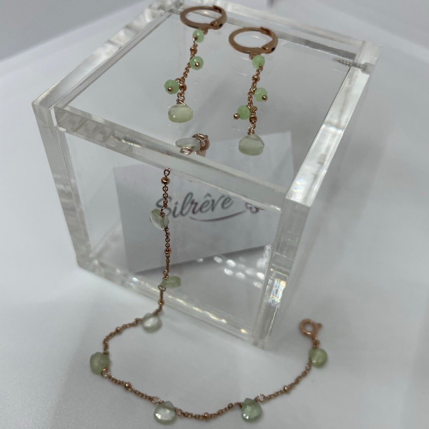 Goldsmith's knot bracelet in Ag. 925, embellished with small colored crystals.