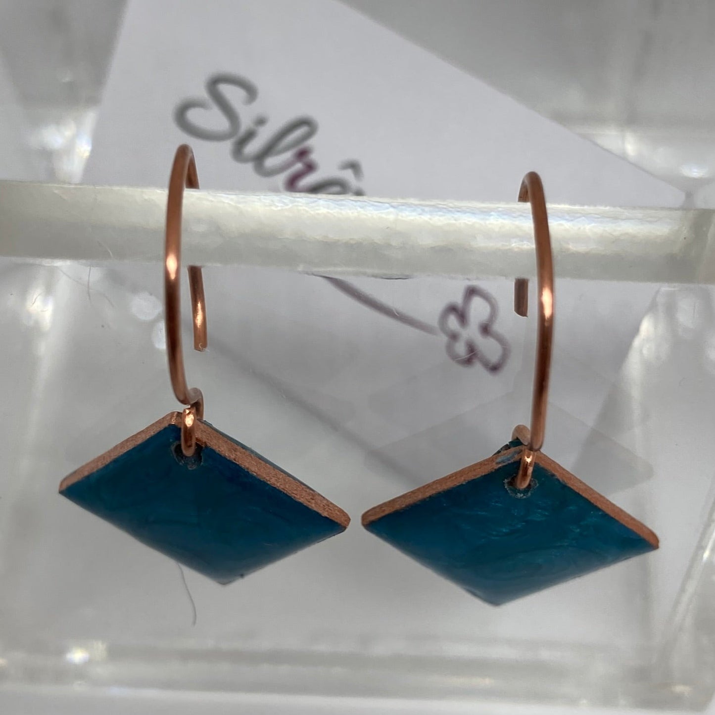 Earrings with small rhombus pendant, in copper