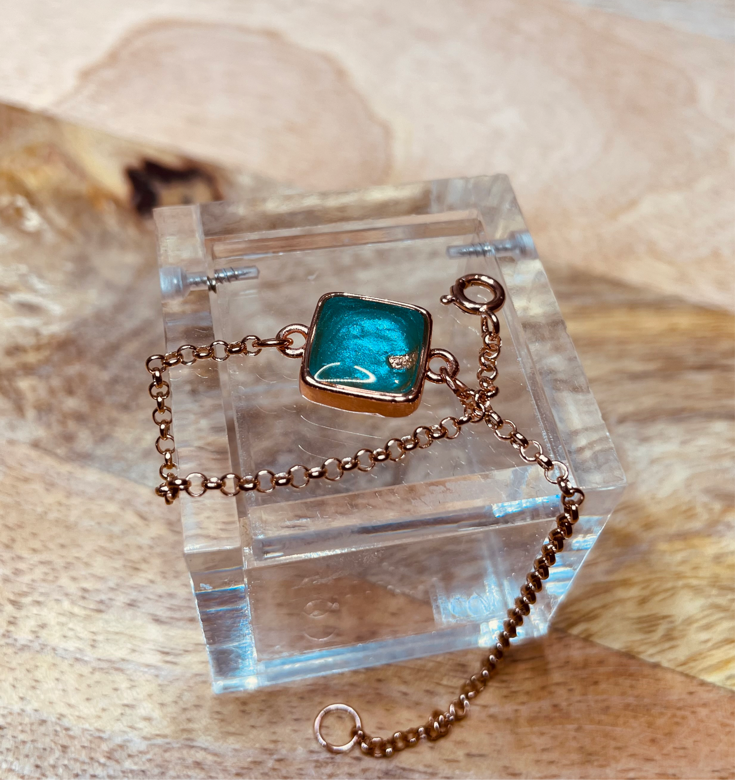 Rose gold steel bracelet with hand-enameled and vitrified square tray