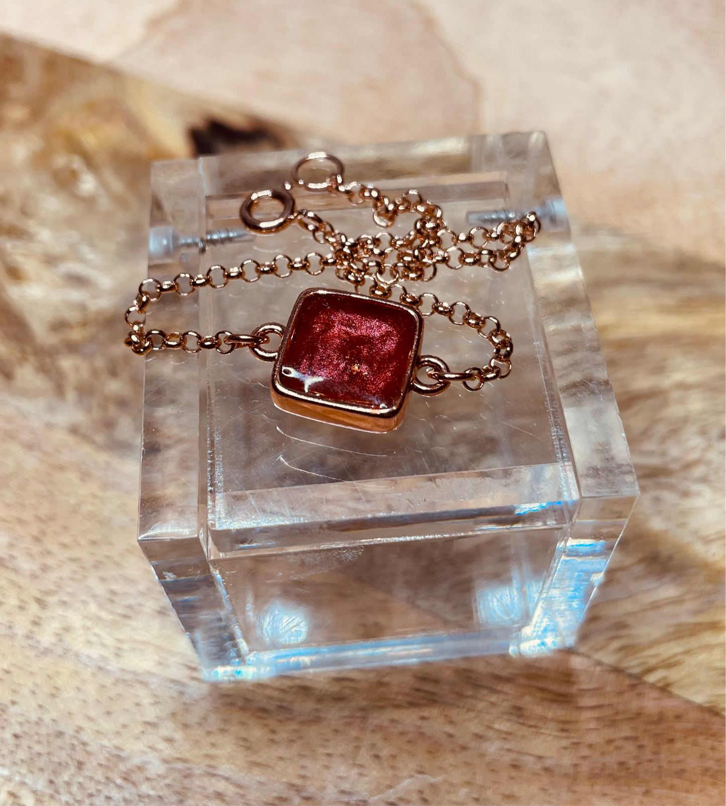 Rose gold steel bracelet with hand-enameled and vitrified square tray