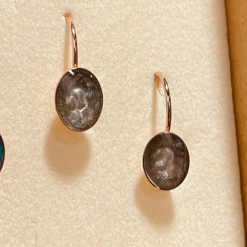 Orecchini in ottone rosato, dipinti amano.