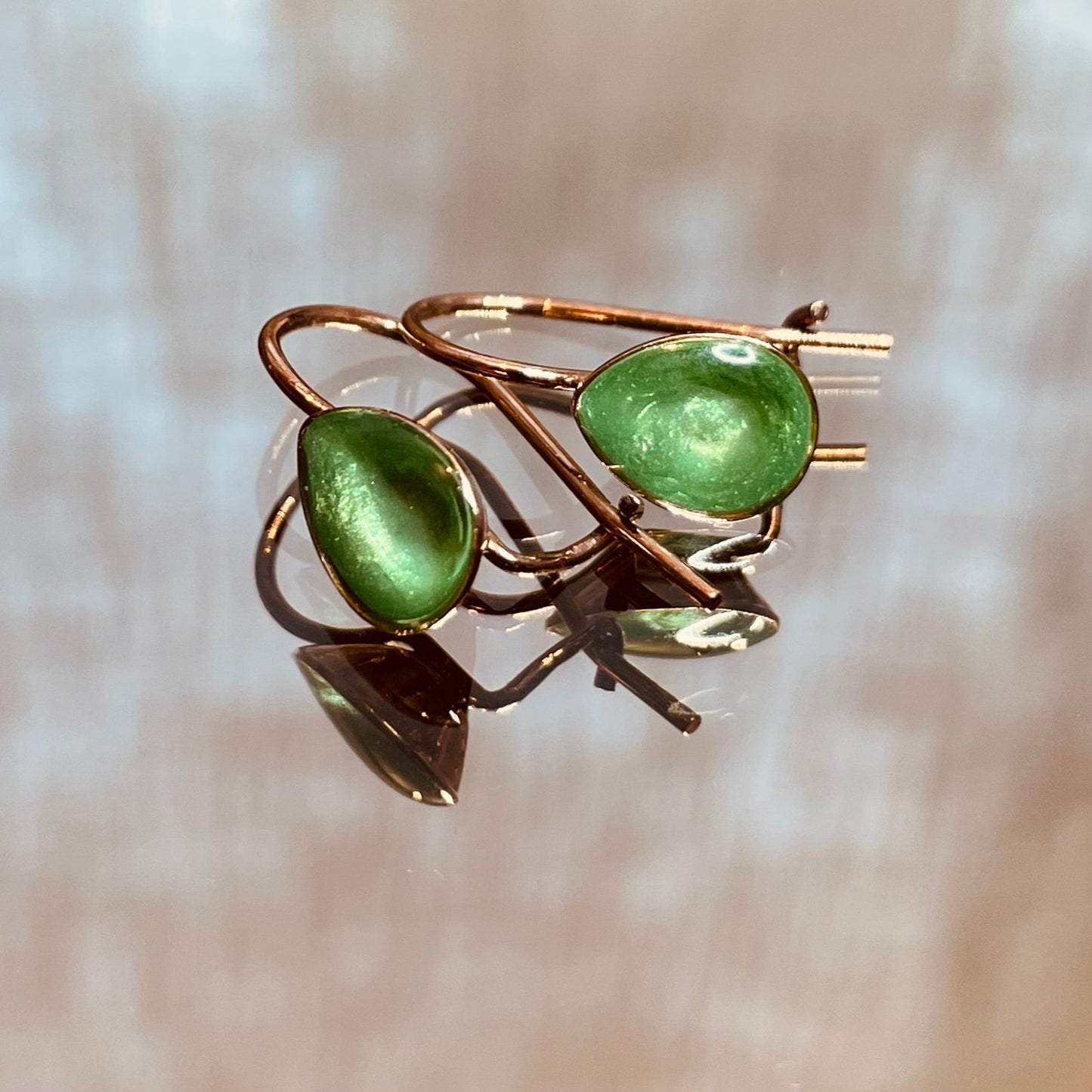 Orecchini in ottone rosato, dipinti amano.