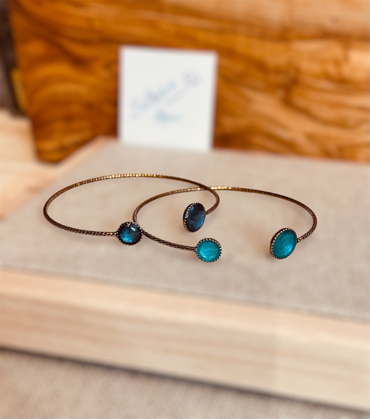 Braccialetto rigido bronzo diamantato con vassoi smaltati e vetrificati