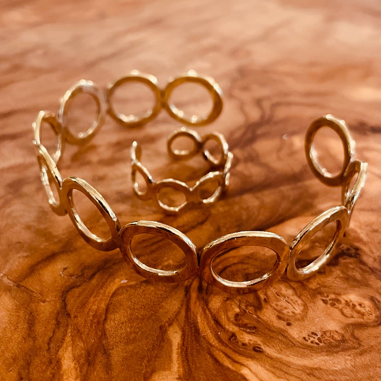 Bracciale e anello realizzati a mano