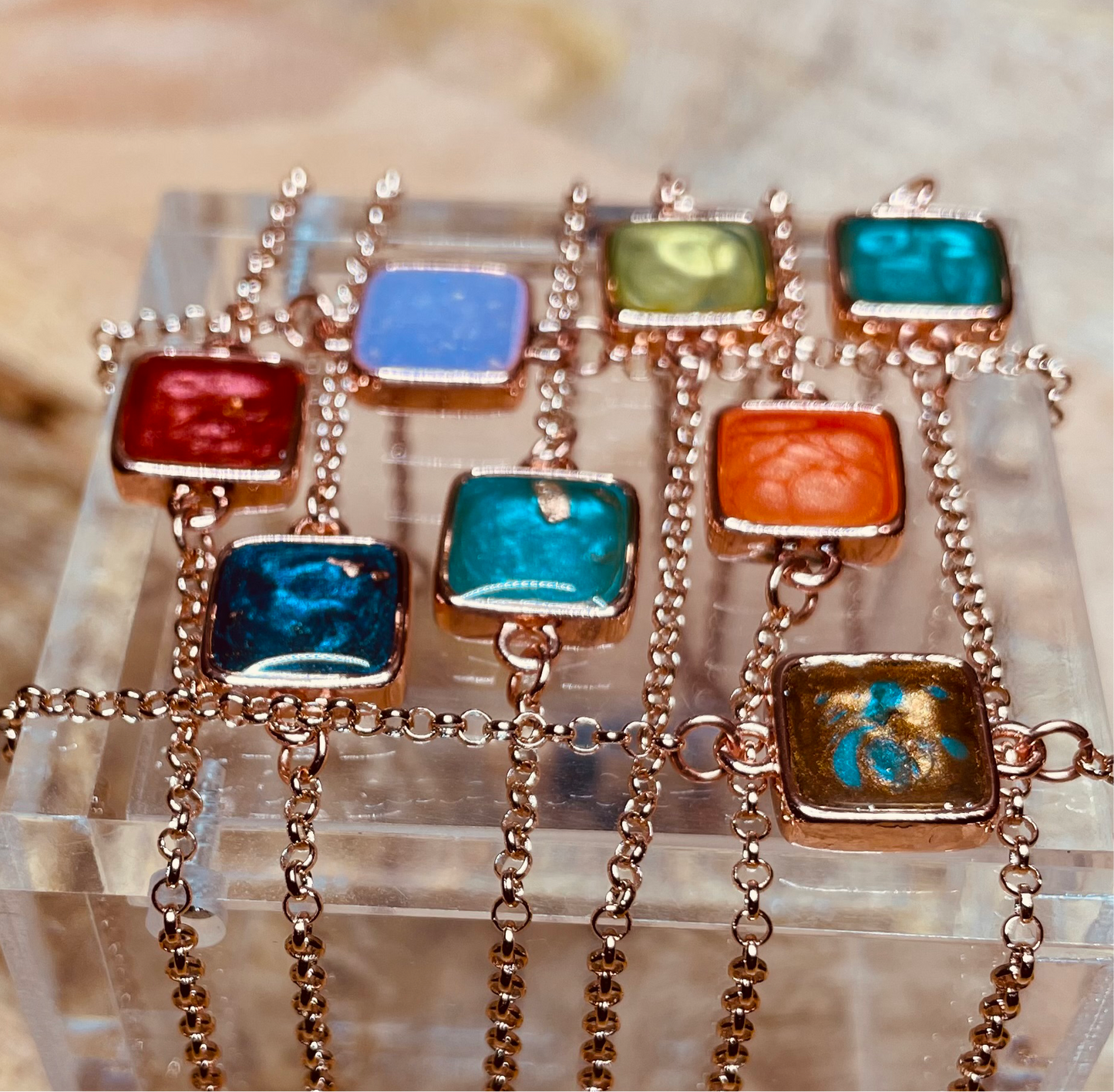 Rose gold steel bracelet with hand-enameled and vitrified square tray