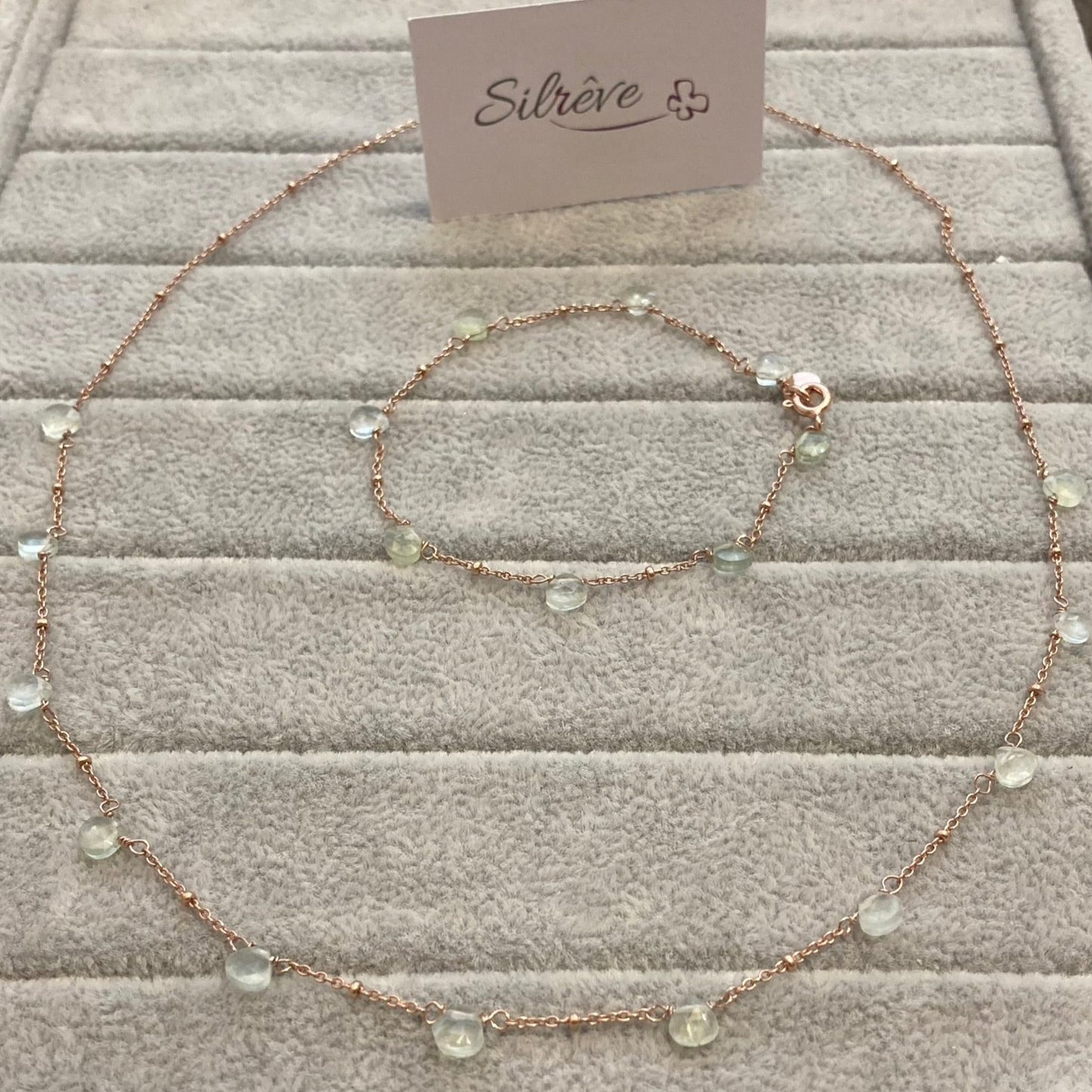 Goldsmith's knot bracelet in Ag. 925, embellished with small colored crystals.