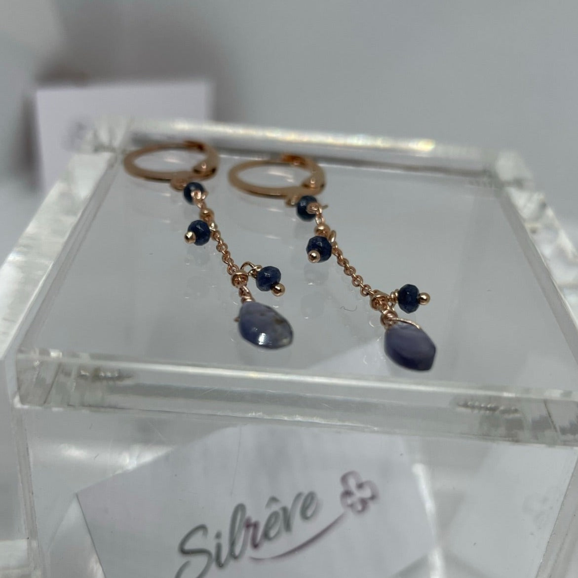 Goldsmith's knot bracelet in Ag. 925, embellished with small colored crystals.