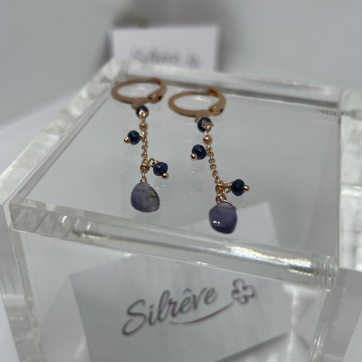 Goldsmith's knot bracelet in Ag. 925, embellished with small colored crystals.