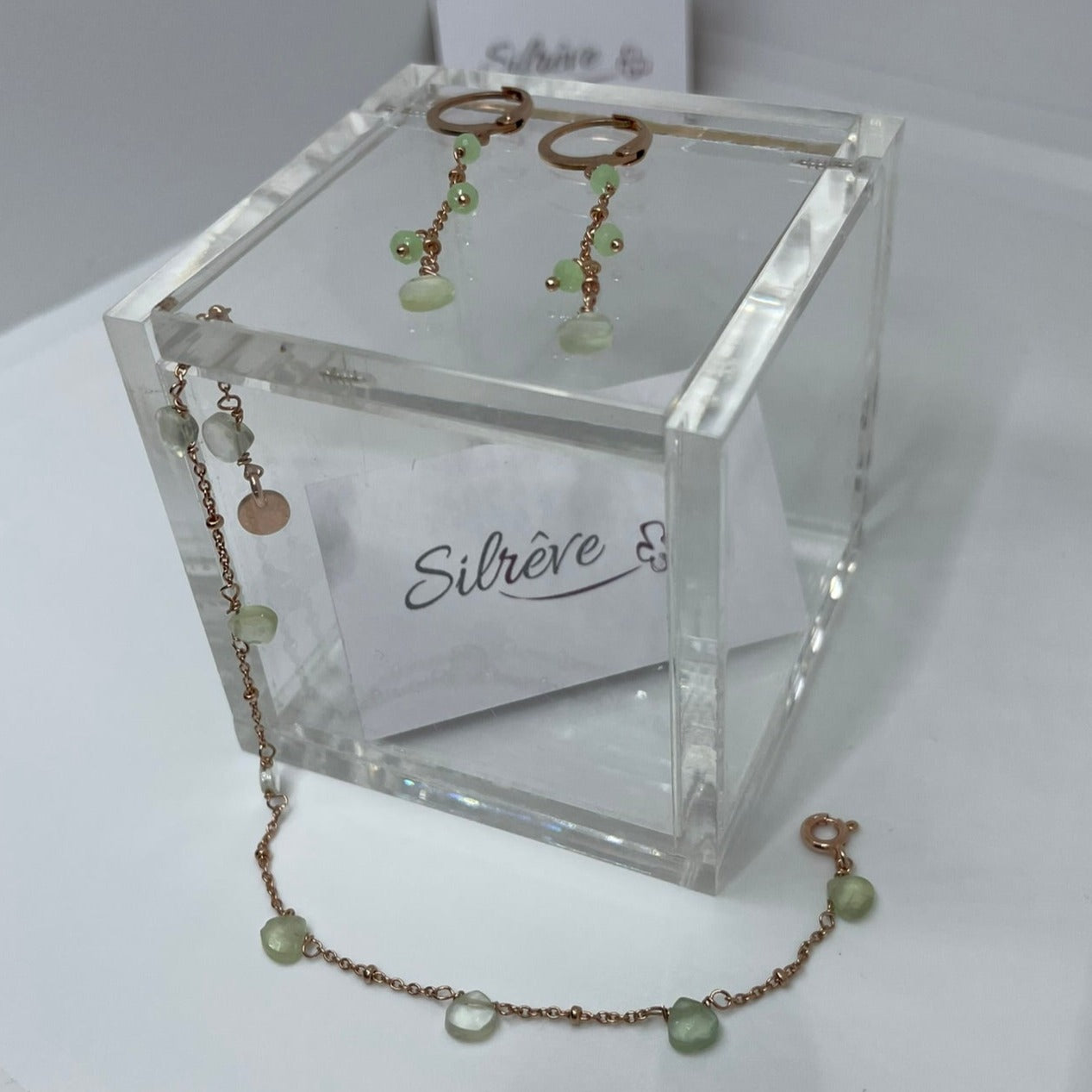 Goldsmith's knot bracelet in Ag. 925, embellished with small colored crystals.