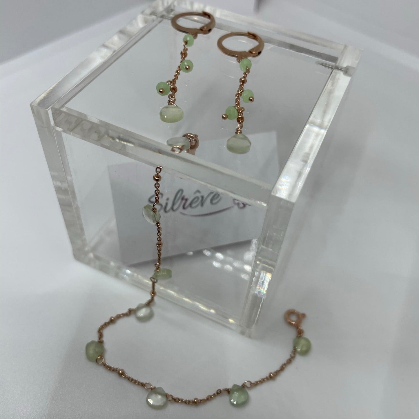 Goldsmith's knot bracelet in Ag. 925, embellished with small colored crystals.