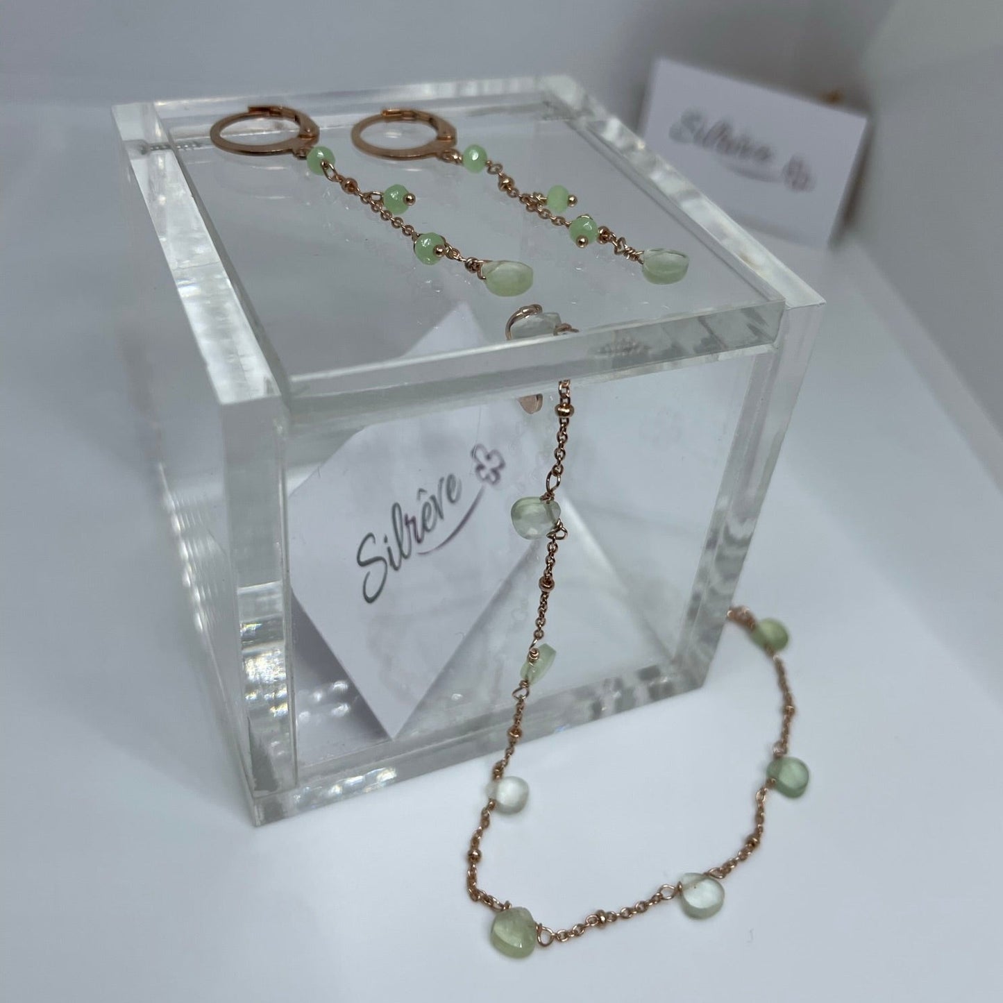 Goldsmith's knot bracelet in Ag. 925, embellished with small colored crystals.