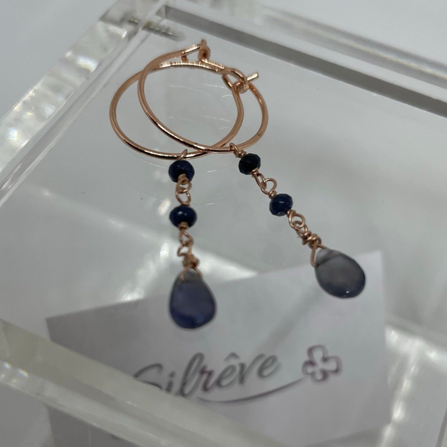 Goldsmith's knot bracelet in Ag. 925, embellished with small colored crystals.