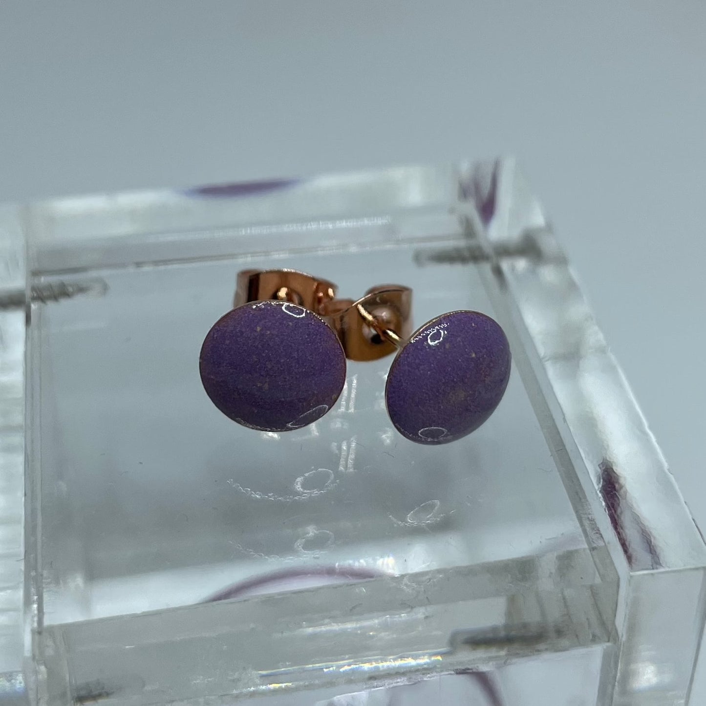 Orecchini  a puntino in ottone rosato