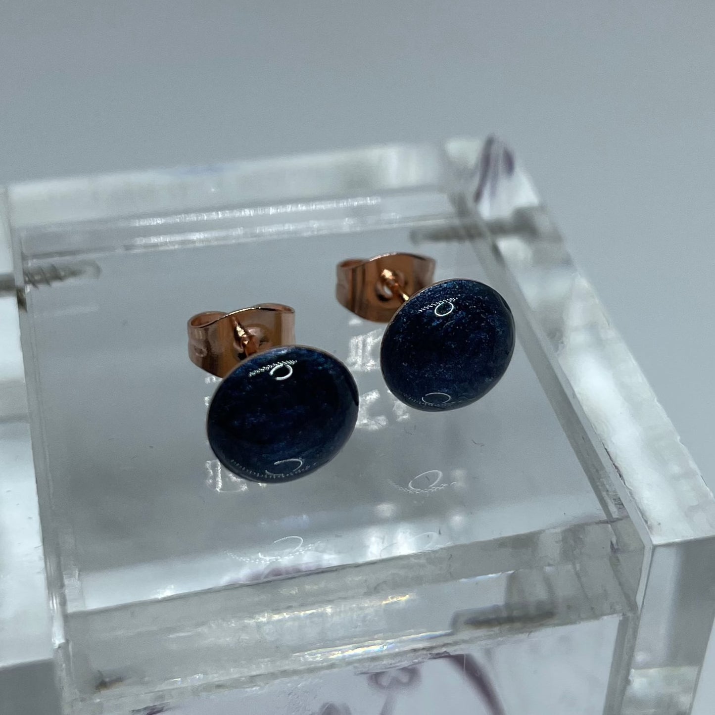 Orecchini  a puntino in ottone rosato