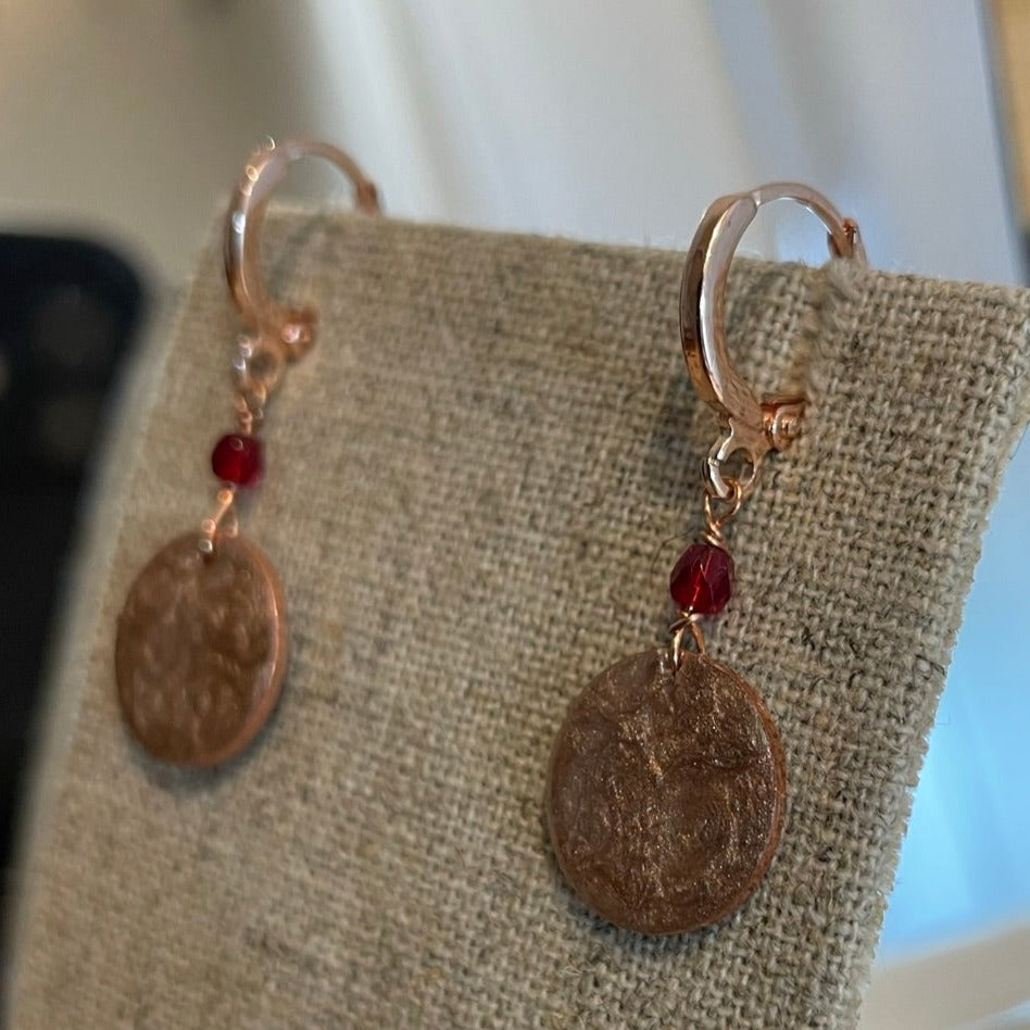 Orecchini pendenti in Ag.925 e rame con pietre preziose.