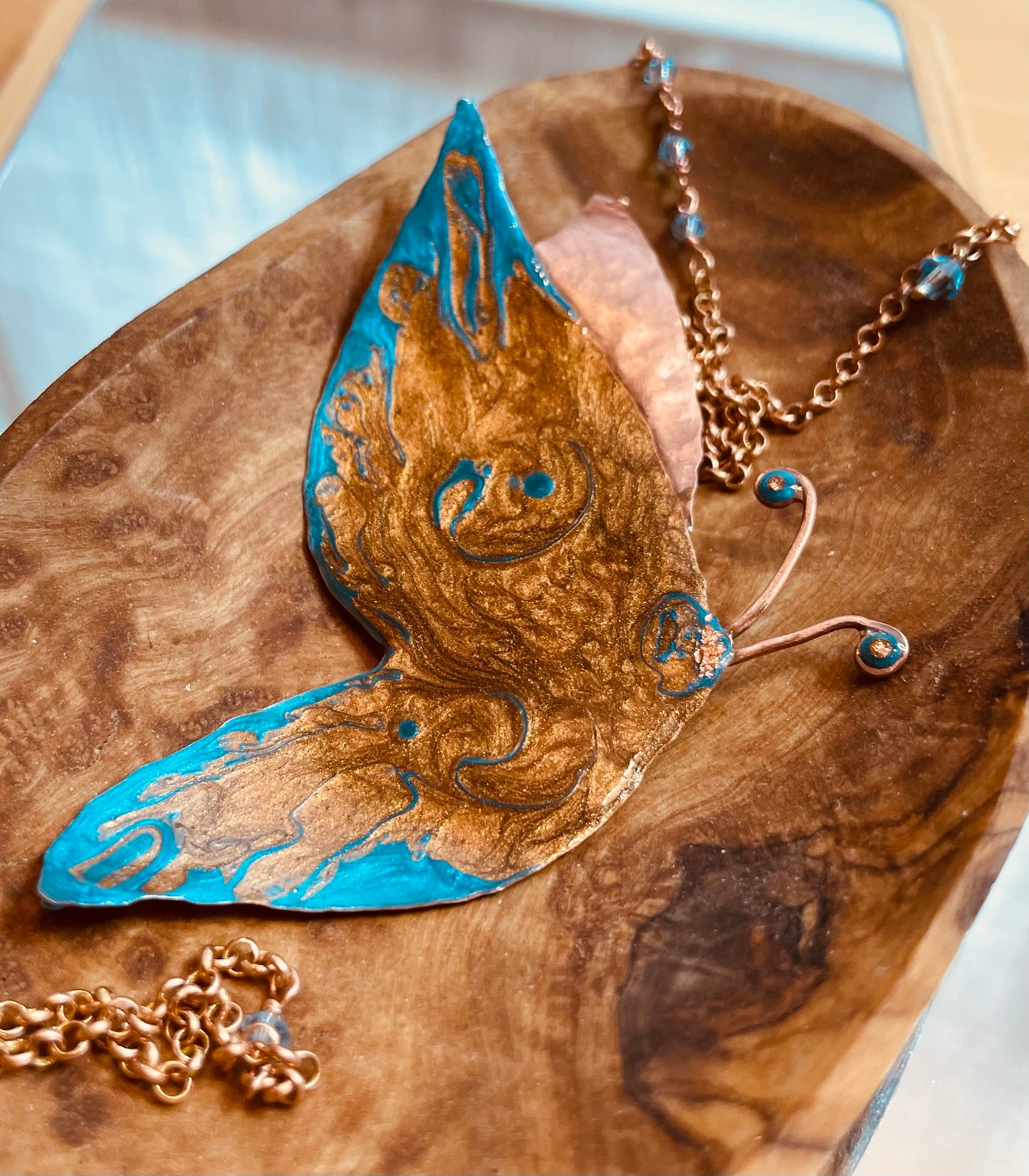 'Butterfly' Collana in rame impreziosita con piccoli cristalli