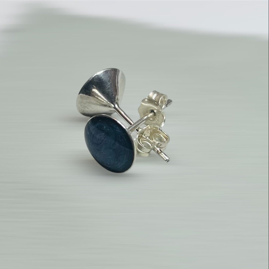 Round stud earrings, in Ag. 925, enamelled and vitrified by hand