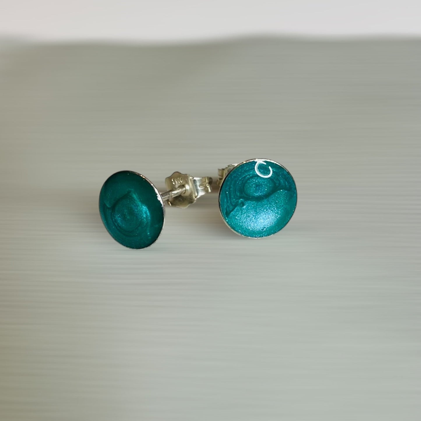 Round stud earrings, in Ag. 925, enamelled and vitrified by hand