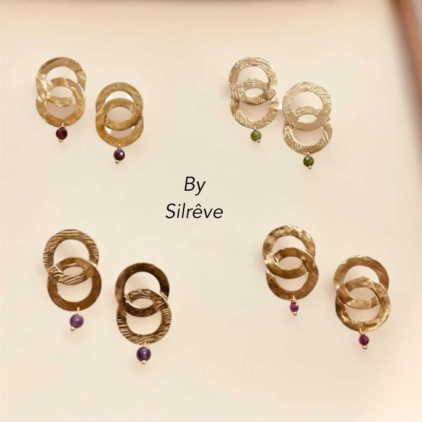 Orecchini pendenti in ottone lavorato a mano, con pietre naturali.