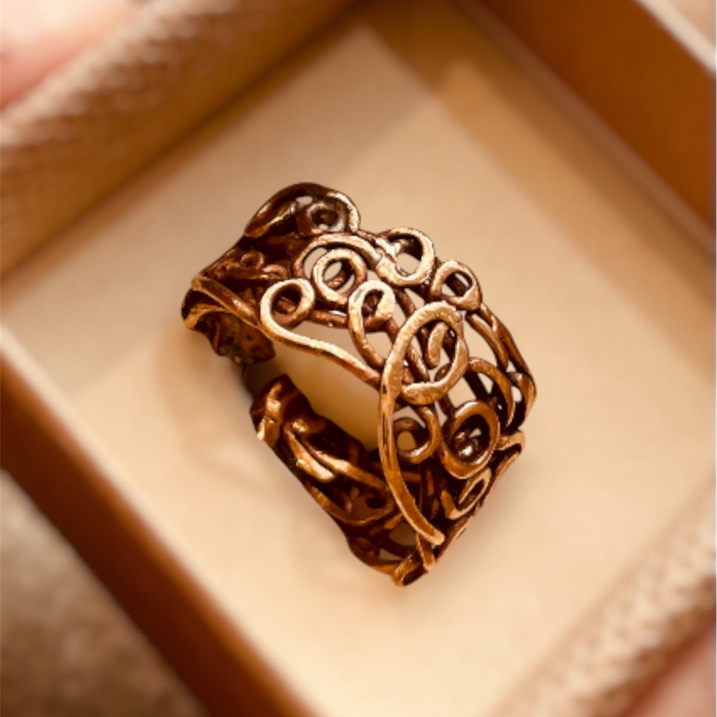 'Fil rouge' anello in bronzo rosso