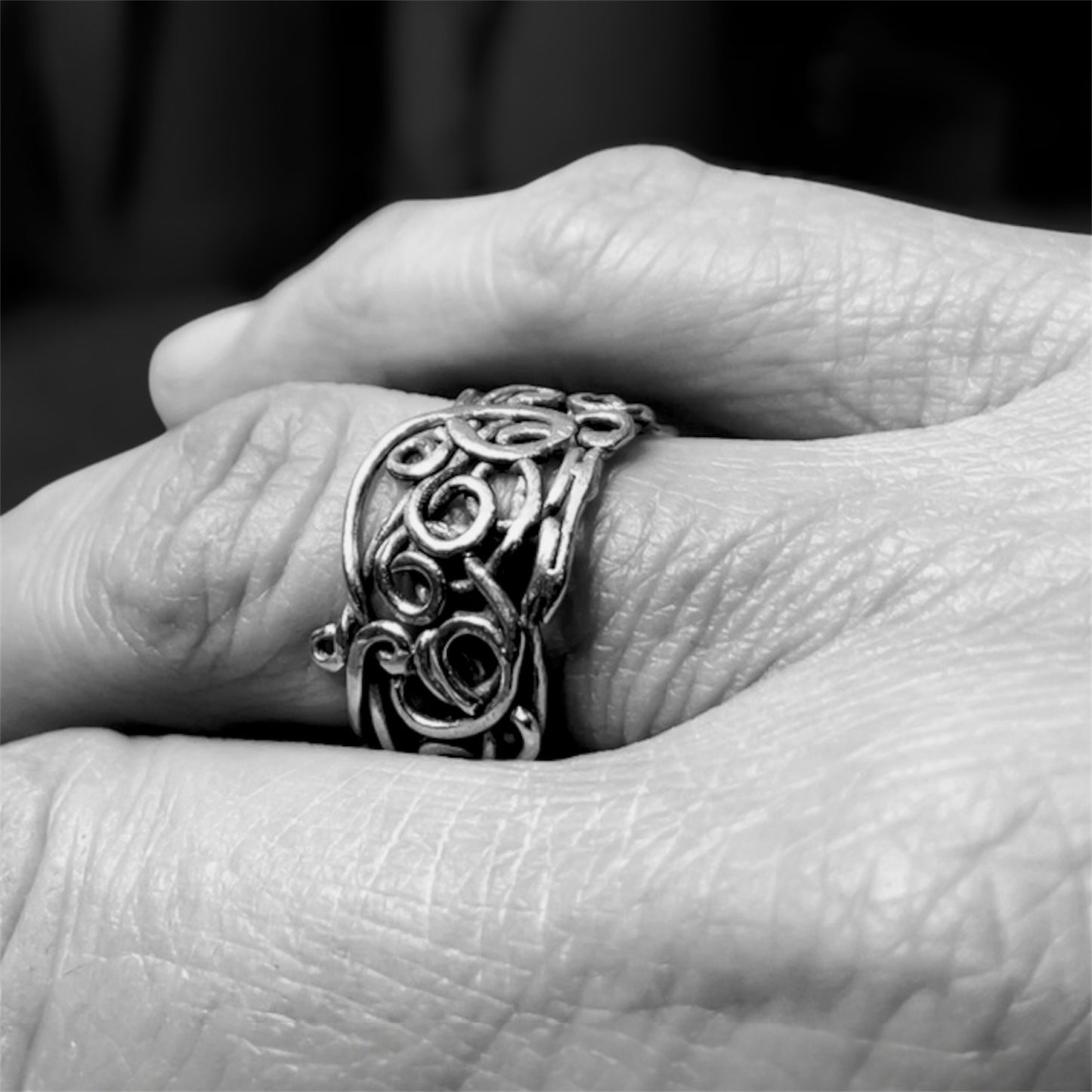 'Fil rouge' anello in bronzo rosso