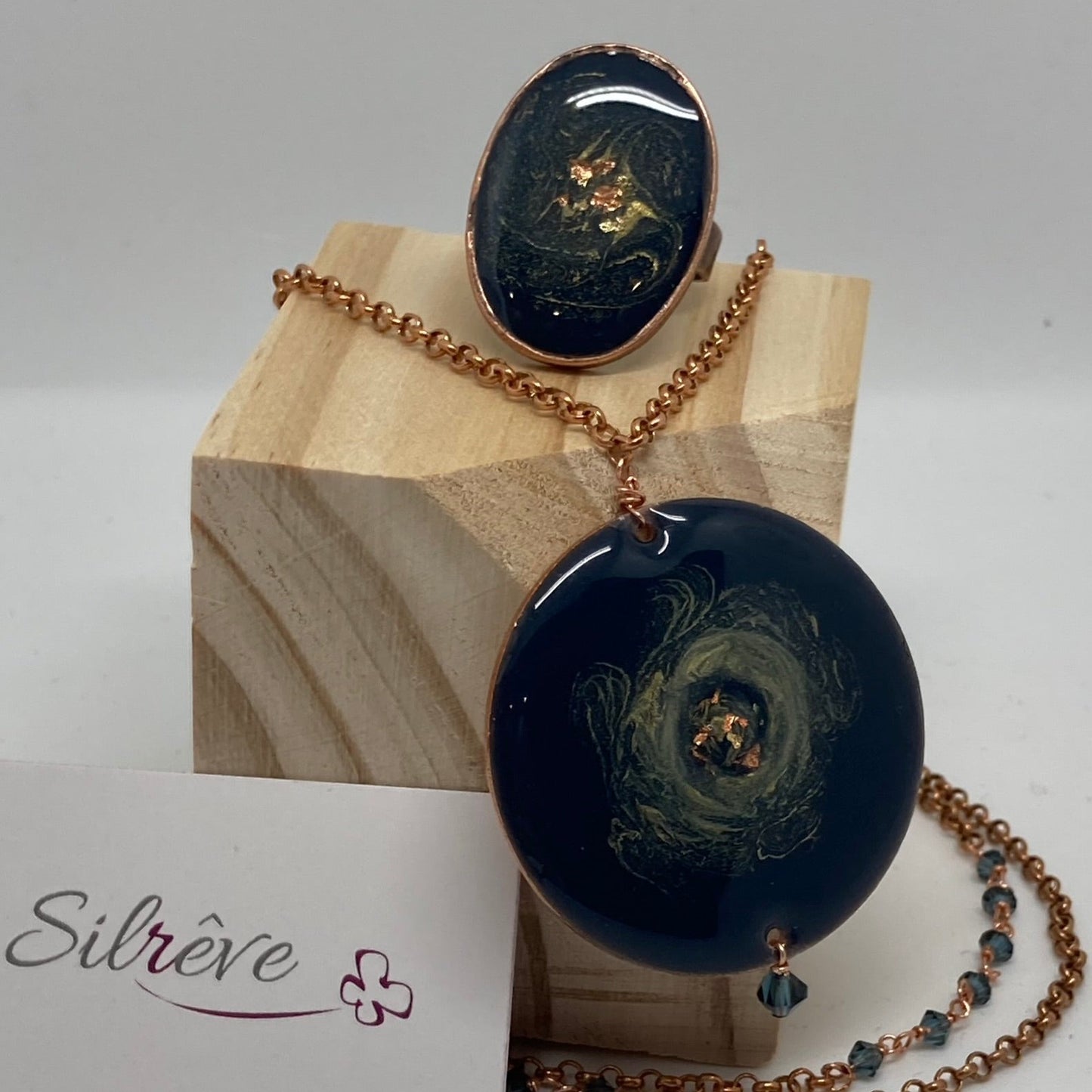 Copper necklace with 'Galaxy' round pendant