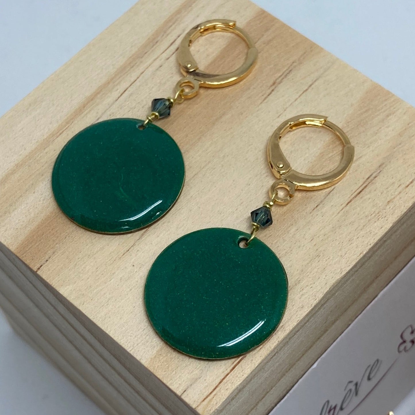 Brass pendant earrings, with small crystals