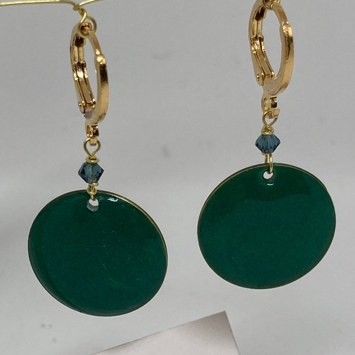 Brass pendant earrings, with small crystals