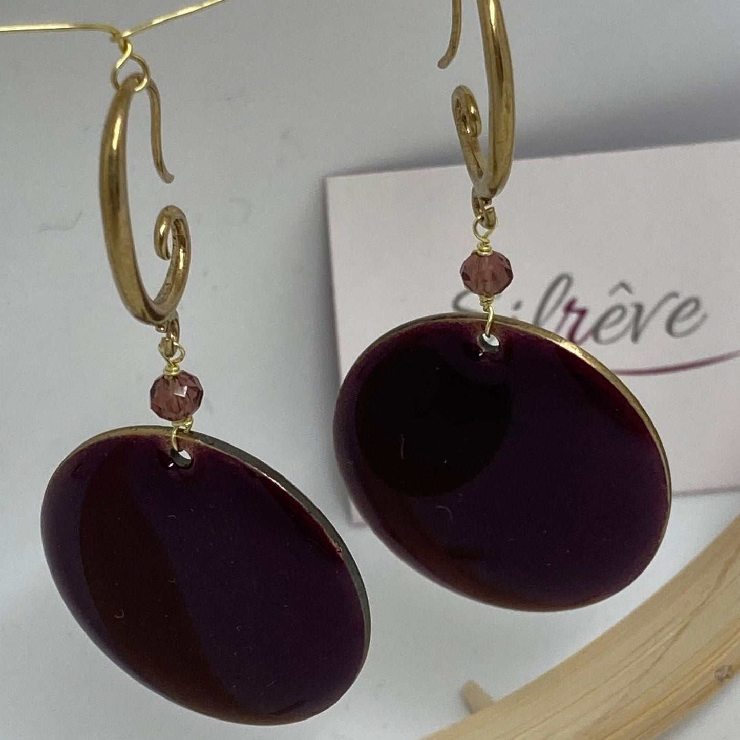 Brass pendant earrings, with small crystals