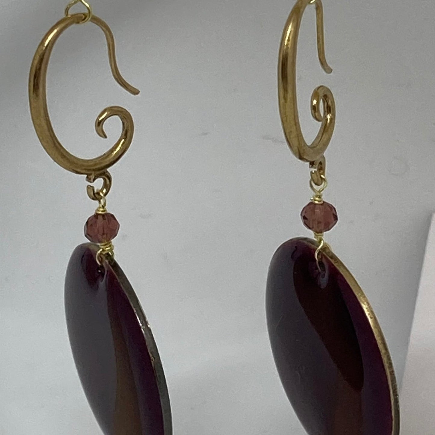 Brass pendant earrings, with small crystals