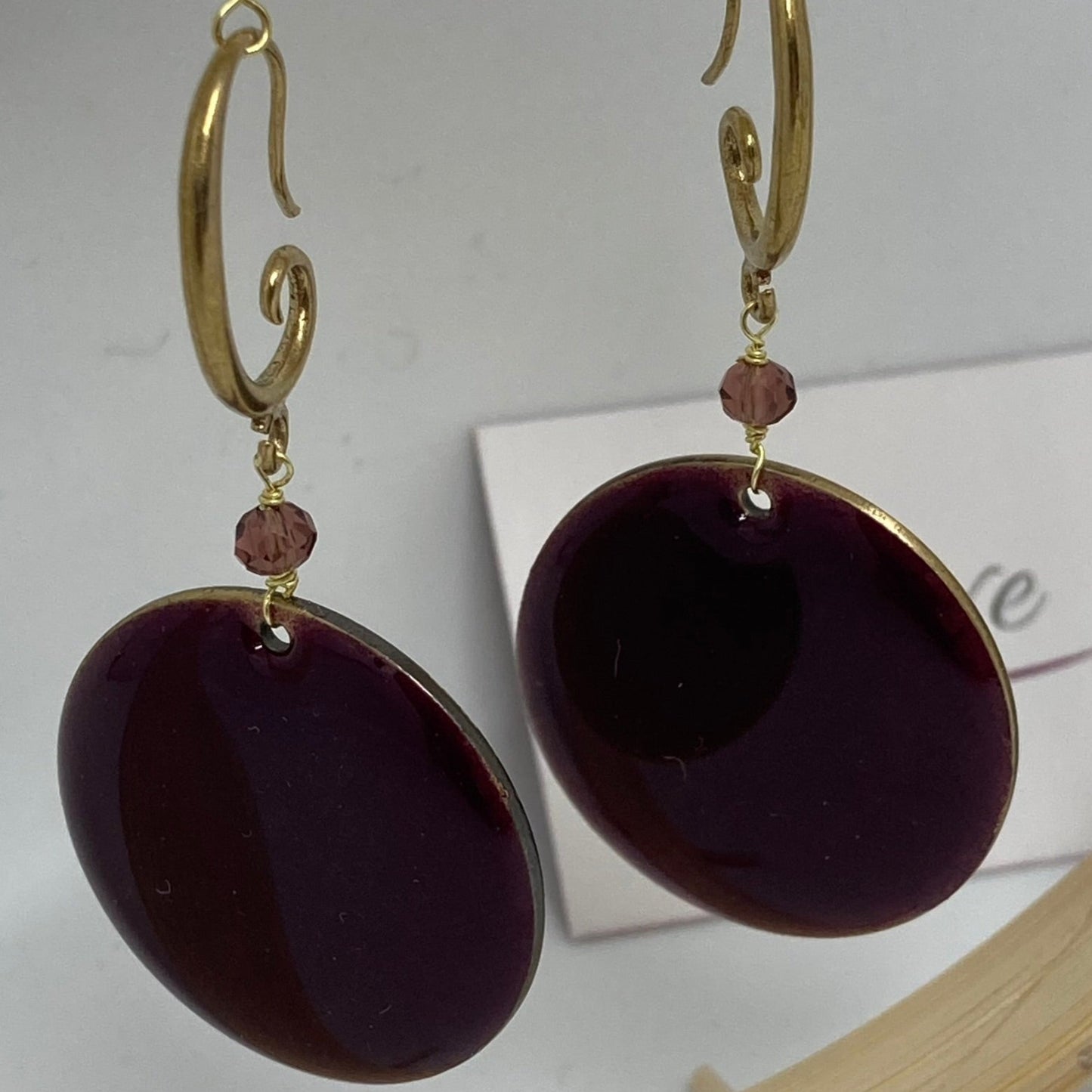 Brass pendant earrings, with small crystals