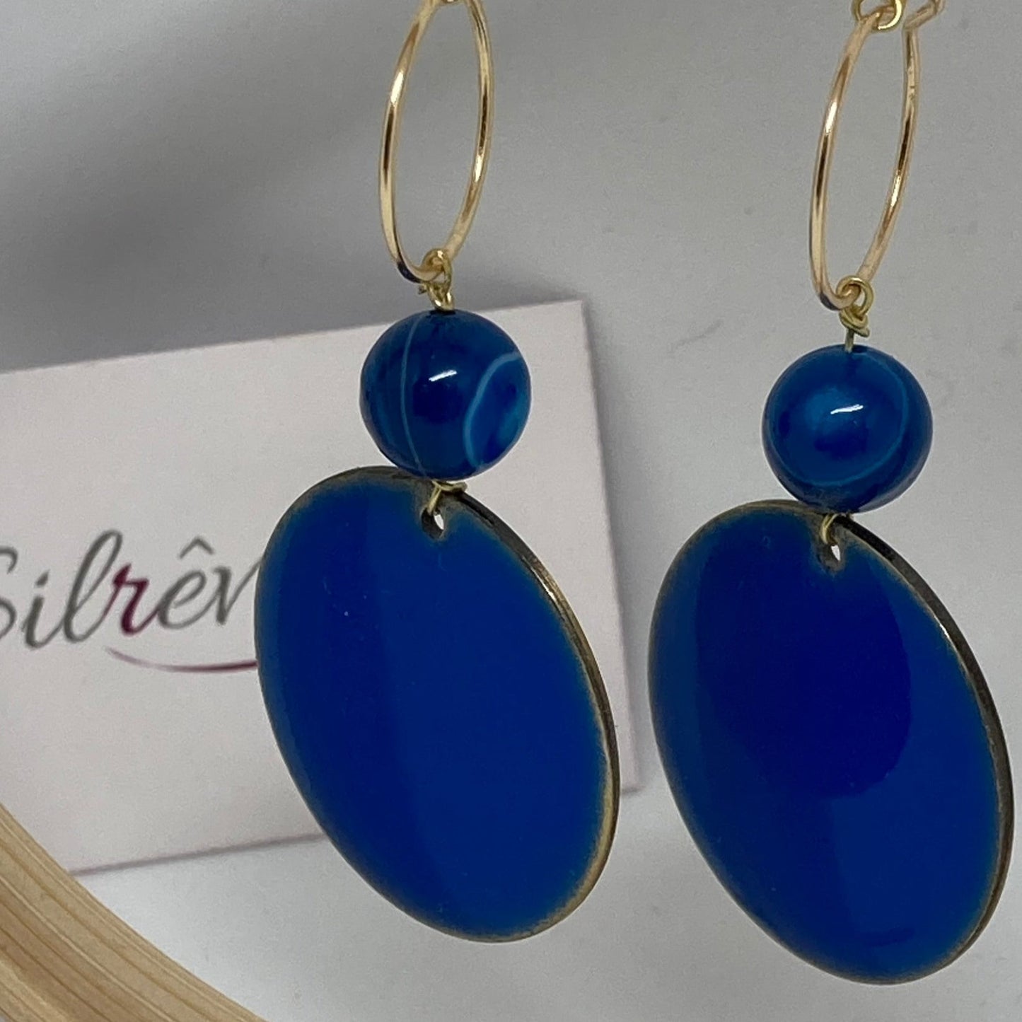 Blue pendant earrings in brass with hard stone
