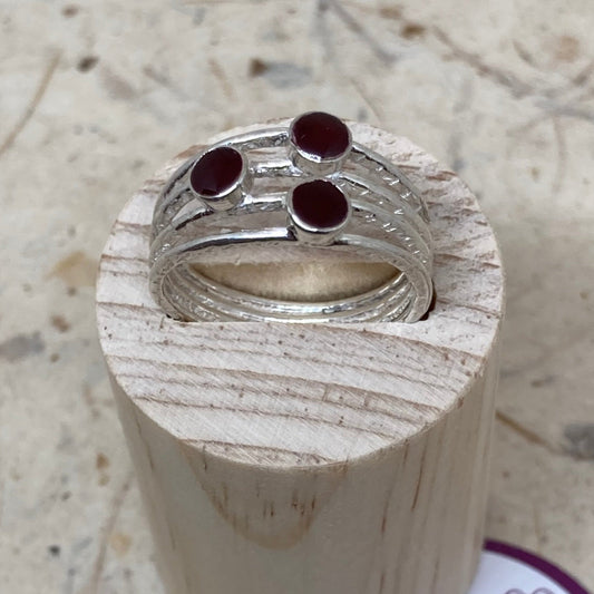 Ring in Ag. 925 rouge-noir, three bezels