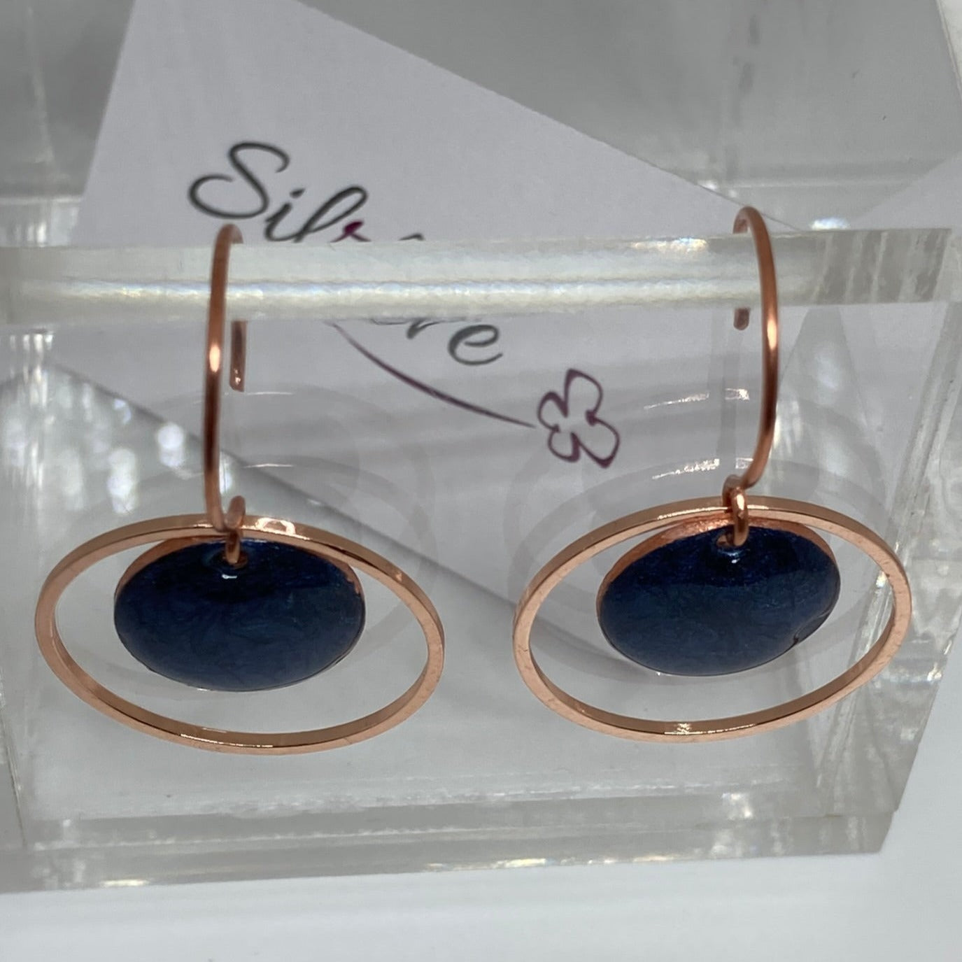 Round concentric pendant earrings, in copper