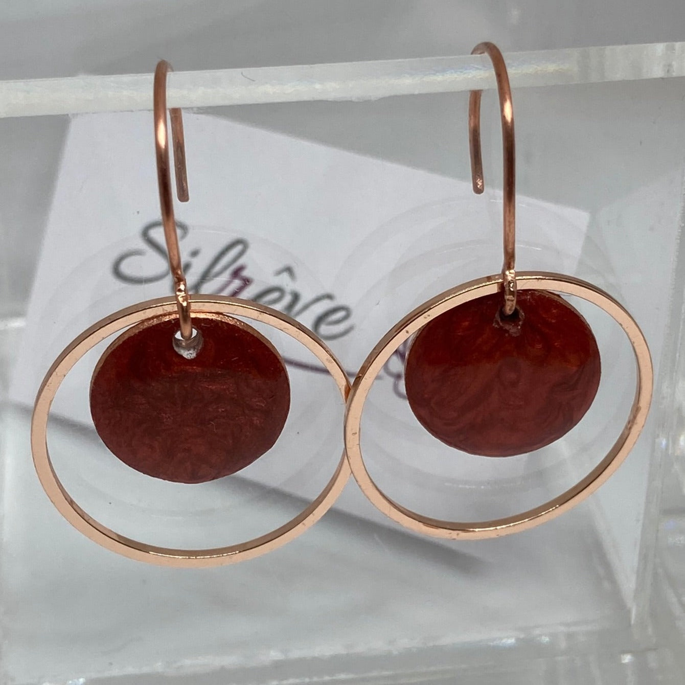 Round concentric pendant earrings, in copper