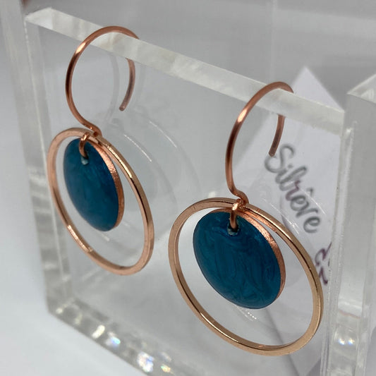 Round concentric pendant earrings, in copper