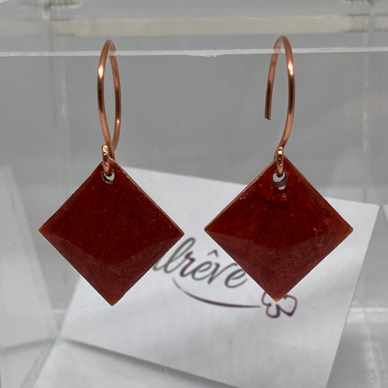 Earrings with small rhombus pendant, in copper