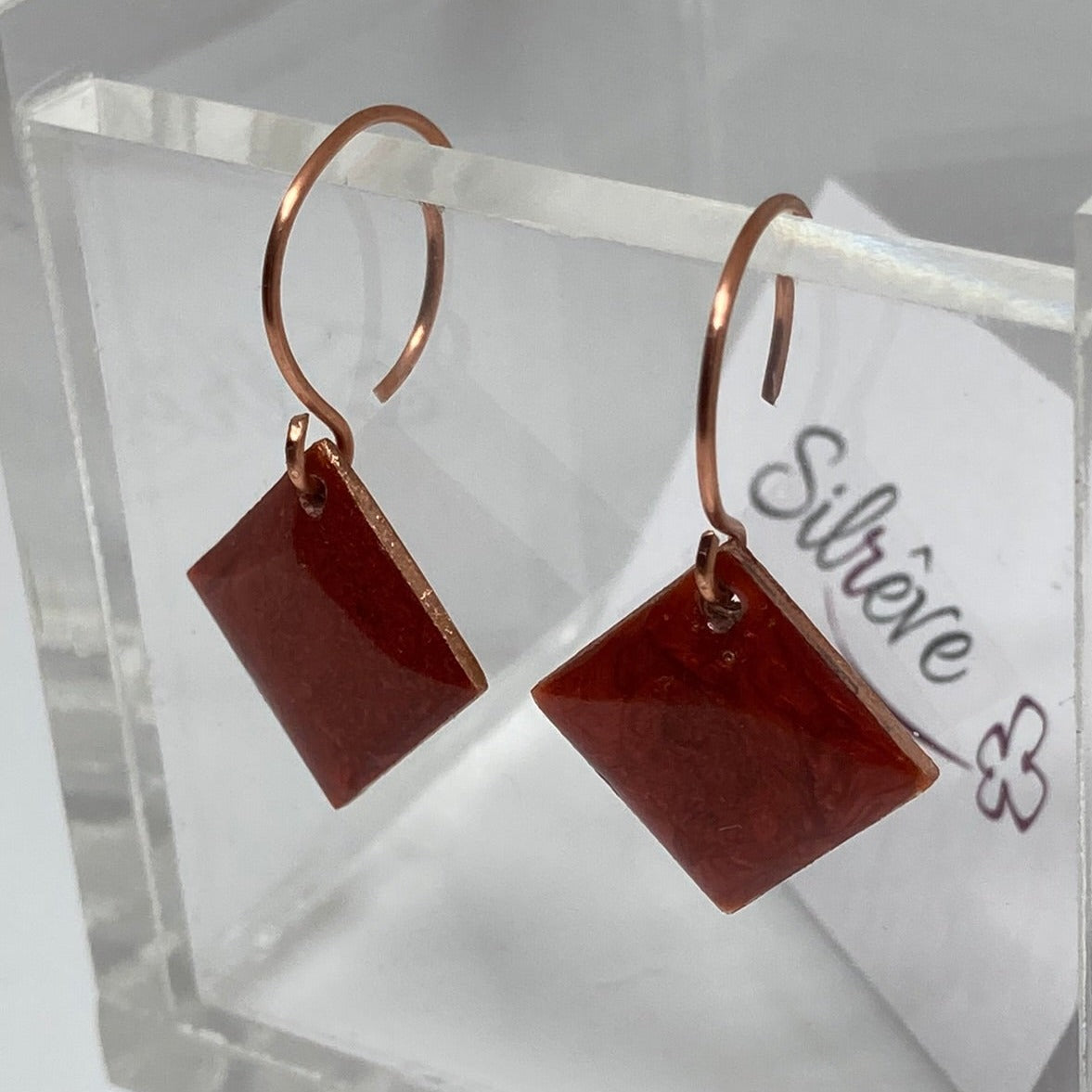 Earrings with small rhombus pendant, in copper