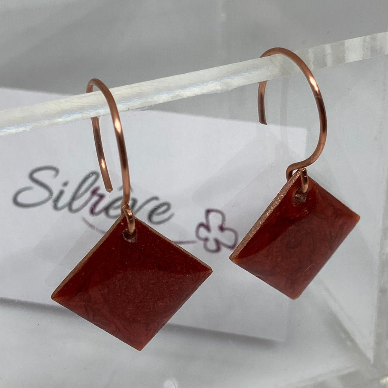 Earrings with small rhombus pendant, in copper