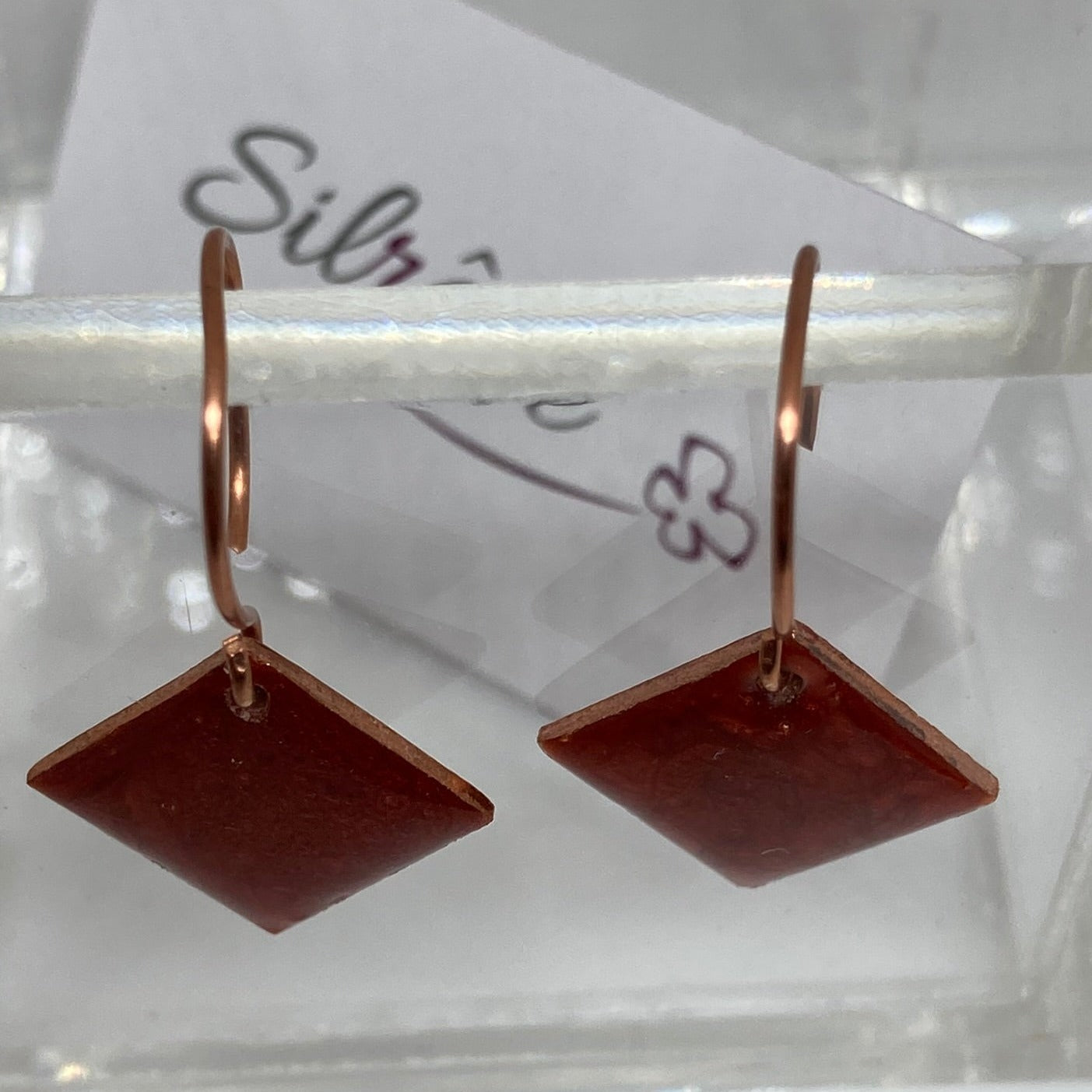 Earrings with small rhombus pendant, in copper