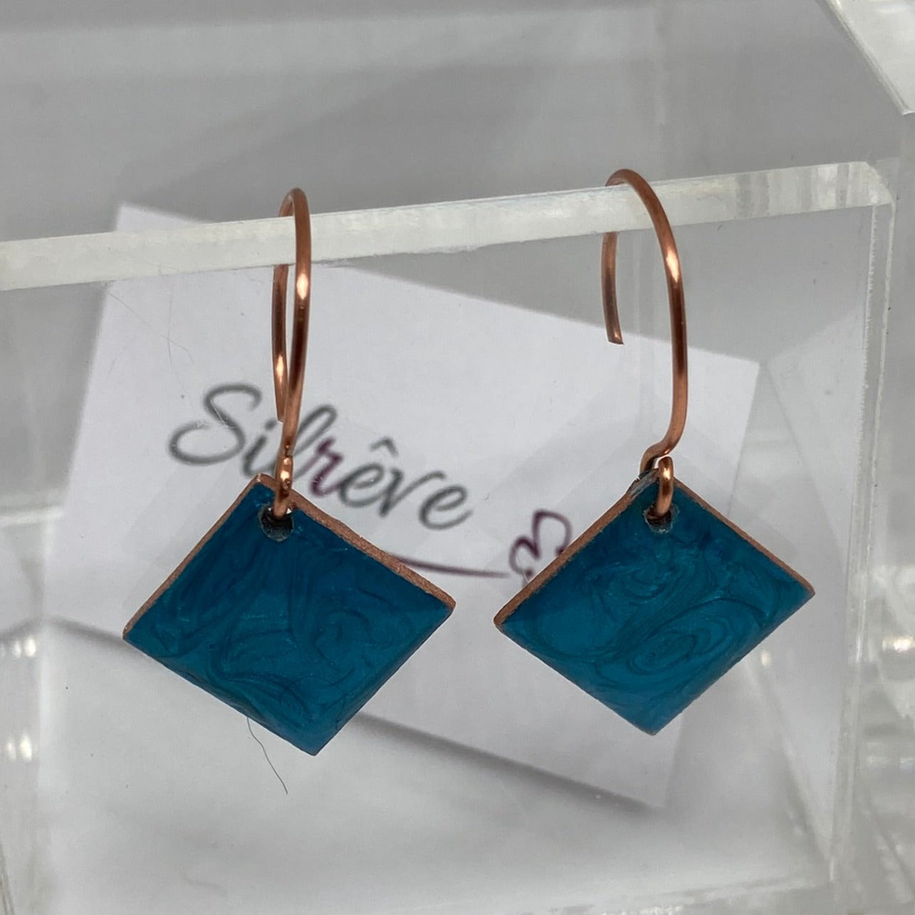 Earrings with small rhombus pendant, in copper