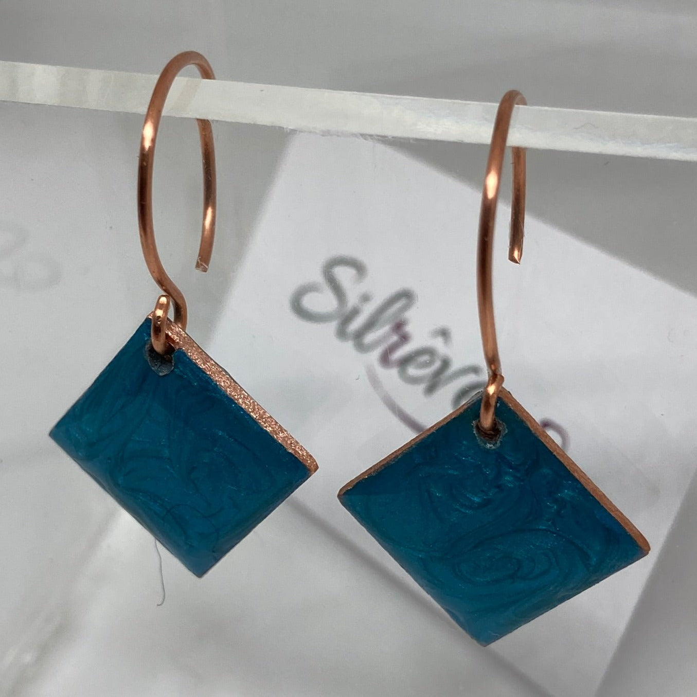 Earrings with small rhombus pendant, in copper
