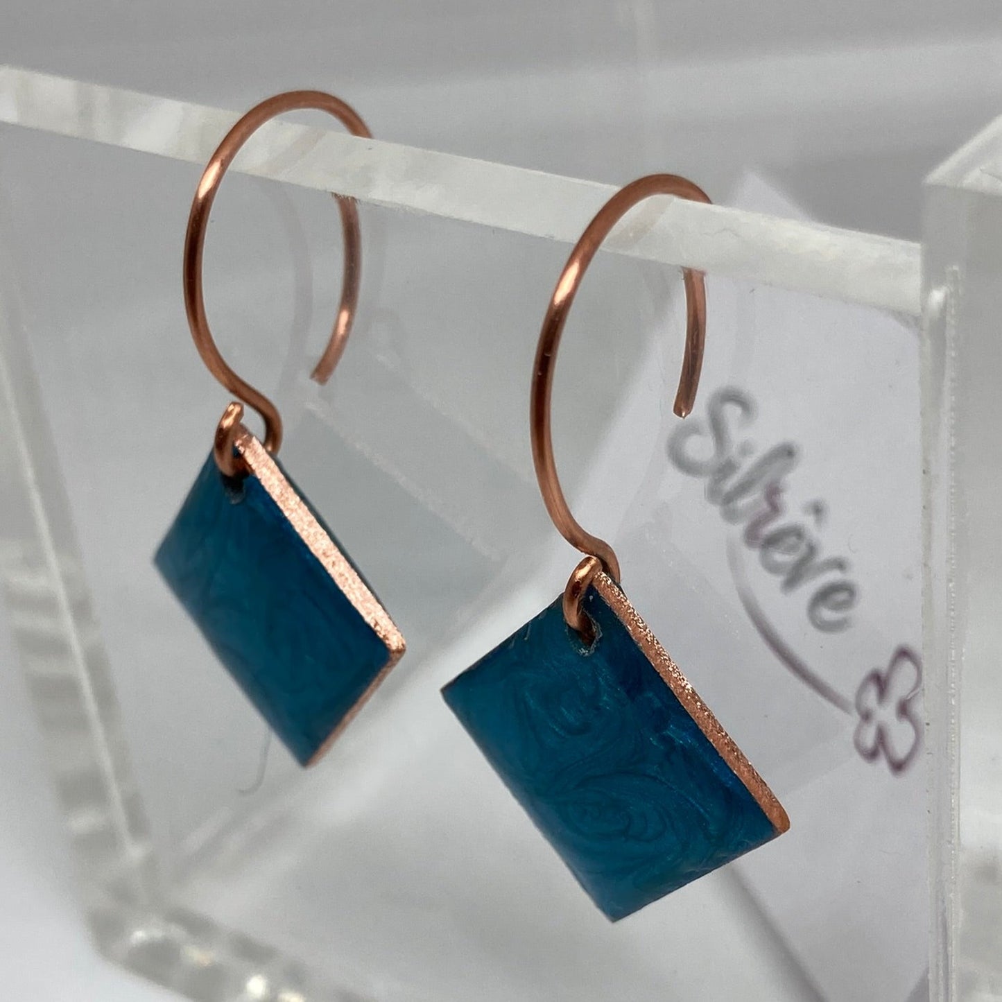 Earrings with small rhombus pendant, in copper