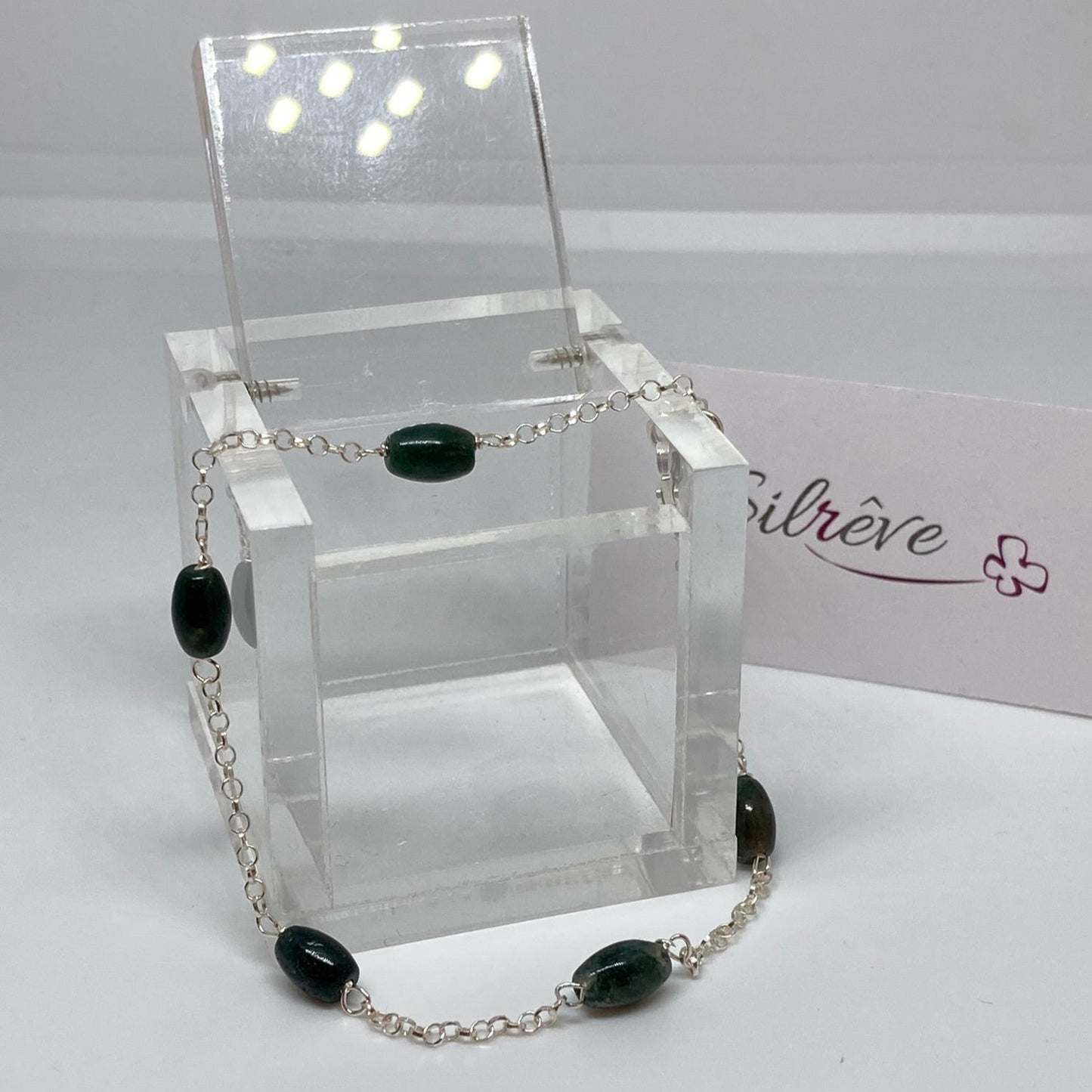 Rolò bracelet in Ag. 925, embellished with ruby-dyed hard stone