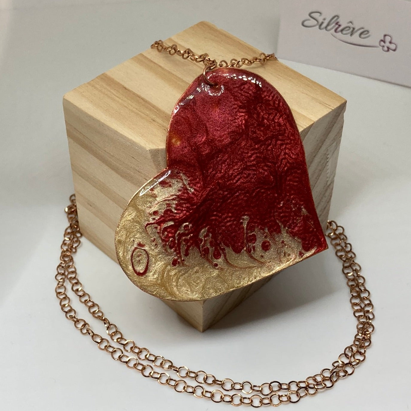 Copper necklace with square pendant, embellished with amethyst pearl.