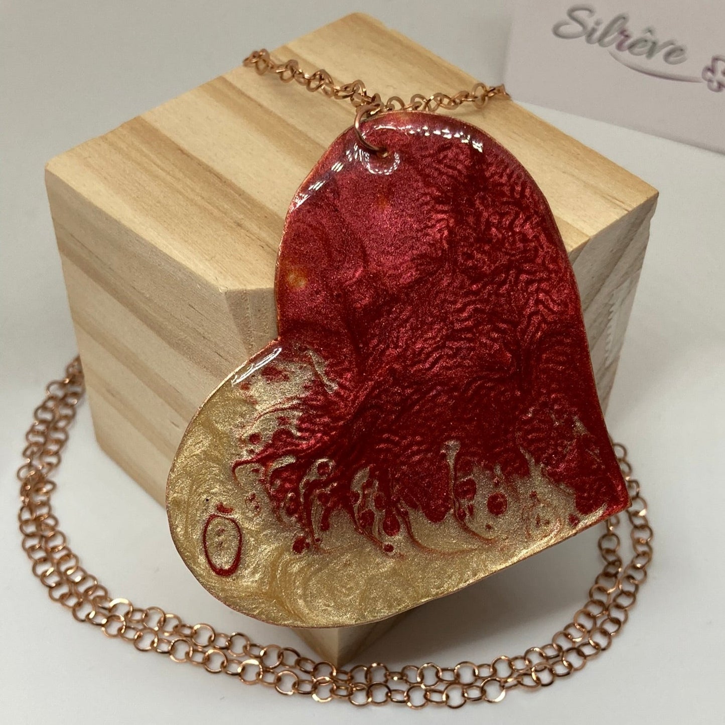 Copper necklace with square pendant, embellished with amethyst pearl.