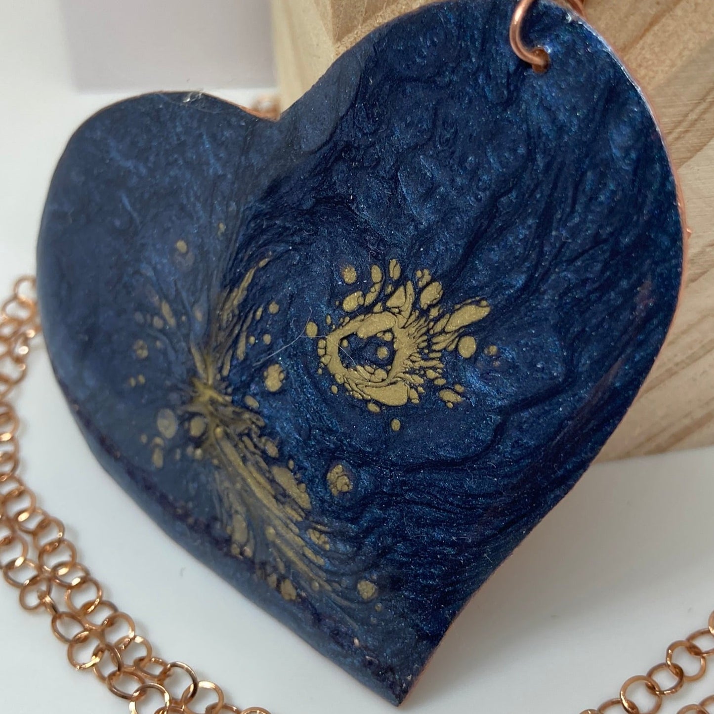 Copper necklace with square pendant, embellished with amethyst pearl.