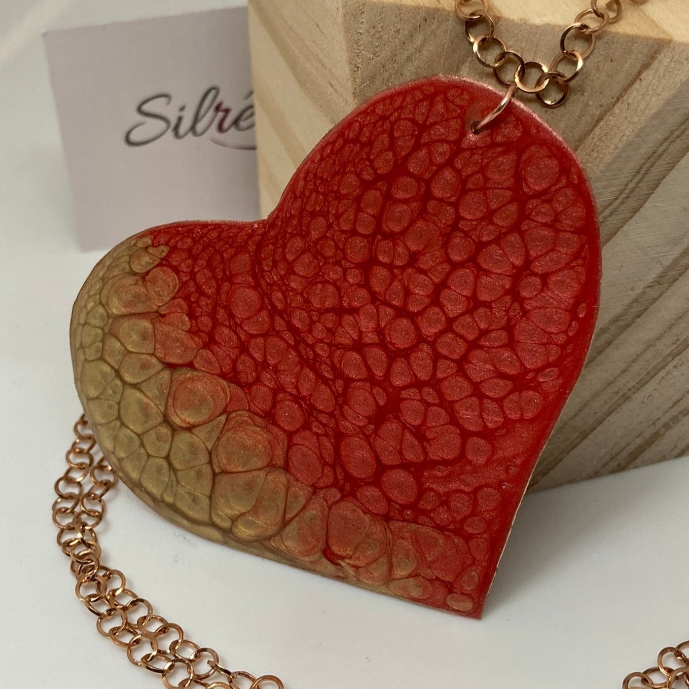 Copper necklace with square pendant, embellished with amethyst pearl.