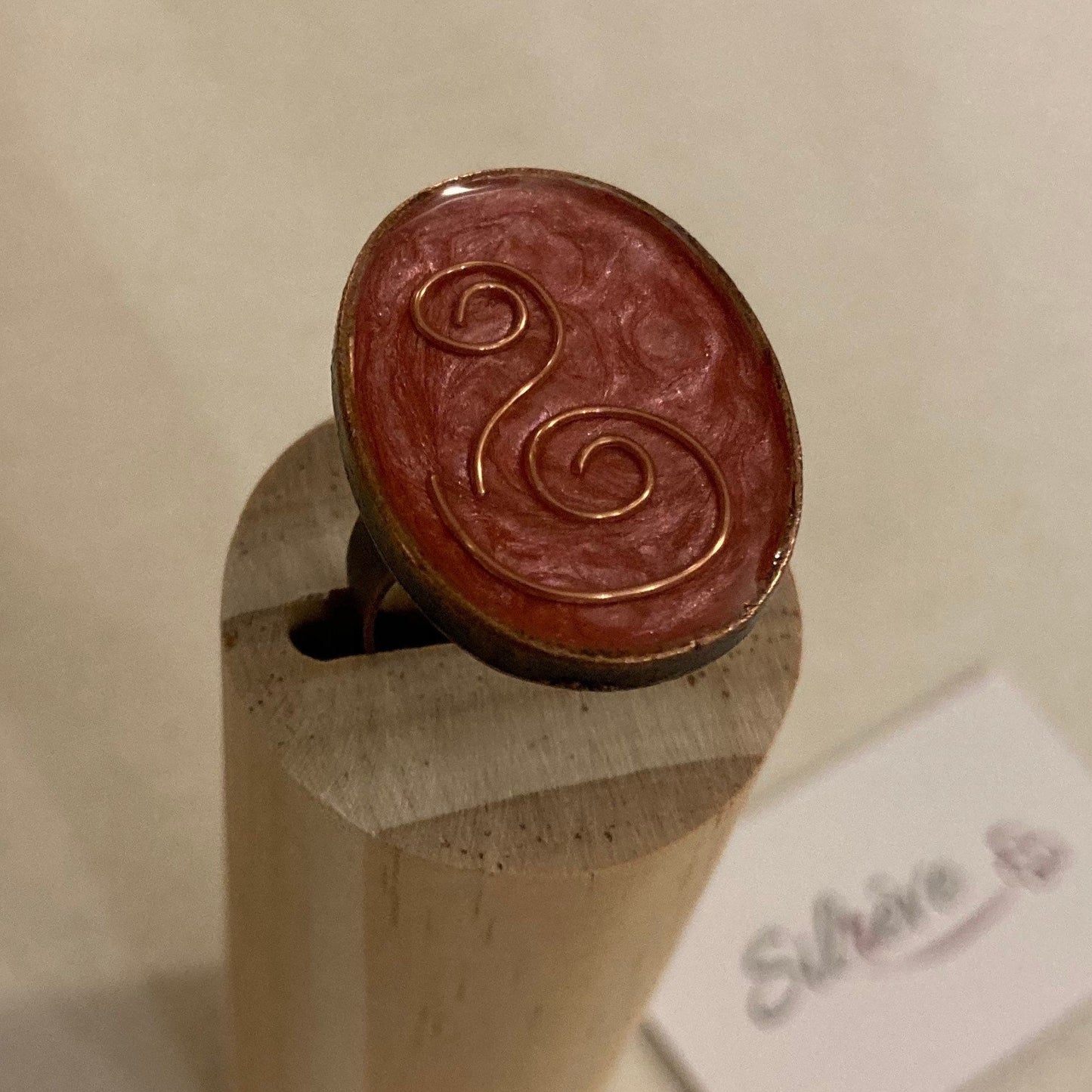 Oval copper ring to customize; hand painted and glazed. Oval structure in copper, adjustable.