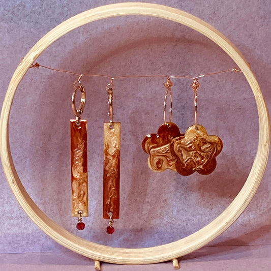 Rectangular red-gold copper earrings, embellished with a small crystal.